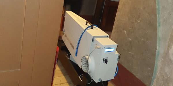 kyrka undviker mögeltillväxt på väggar